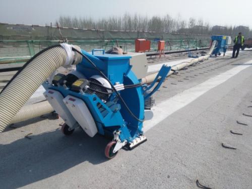 路面拋丸機(jī)施工現(xiàn)場(chǎng) 路面拋丸機(jī)施工現(xiàn)場(chǎng)